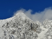 Na snímke pohľad na Lomnický štít (2 634 metrov nad morom) zo Skalnatého Plesa vo Vysokých Tatrách.