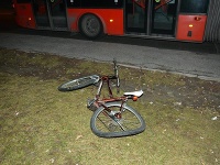 Zrážka cyklistu s vozidlom MHD sa skončila tragicky.