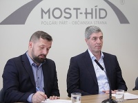 Béla Bugár počas tlačovej besedy strany Most-Híd Béla Bugár počas tlačovej besedy strany Most-Híd