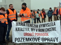 Farmári opäť protestujú Farmári opäť protestujú