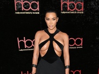 Kim Kardashian výberom outfitu poriadne šokovala. 