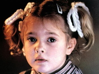 Drew Barrymore ako 7-ročná. Drew Barrymore ako 7-ročná.