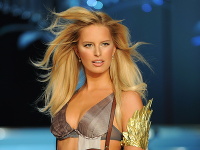 Karolína Kurková Karolína Kurková