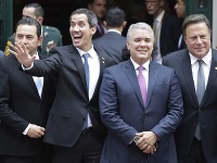 Opozičný líder Juan Guaidó počas rokovania s prezidentmi juhoamerických krajín. Opozičný líder Juan Guaidó počas rokovania s prezidentmi juhoamerických krajín.