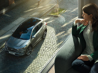 Panoramatické strešné okno.