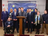 Igor Matovič predstavil kandidátov OĽaNO do eurovolieb. Igor Matovič predstavil kandidátov OĽaNO do eurovolieb.