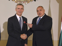 Generálny tajomník NATO Jens Stoltenberg a bulharský premiér Bojko Borisov Generálny tajomník NATO Jens Stoltenberg a bulharský premiér Bojko Borisov