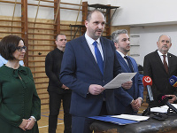 Na snímke zľava námestníčka primátora Košíc Lucia Gurbáľová, primátor Košíc Jaroslav Polaček, predseda KSK Rastislav Trnka a podpredseda KSK Daniel Rusnák Na snímke zľava námestníčka primátora Košíc Lucia Gurbáľová, primátor Košíc Jaroslav Polaček, predseda KSK Rastislav Trnka a podpredseda KSK Daniel Rusnák