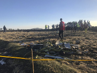 Záchranári prehľadávajú trosky lietadla Etiópskych aerolínií