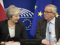 Theresa Mayová a Jean-Claude Juncker