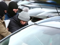 Alena Zsuzsová bola vypovedať na NAKA v Nitre v súvislosti s vraždou exprimátora Hurbanova. Alena Zsuzsová bola vypovedať na NAKA v Nitre v súvislosti s vraždou exprimátora Hurbanova.