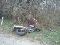 Vážna dopravná nehoda motorky v katastri obce Nesvady.