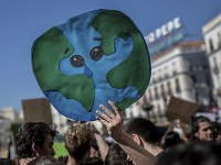 Študenti po celom svete protestujú pre adresovanie klimatických zmien - Španielsko