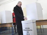 Bývalý prezident Rudolf Schuster odvolil v Košiciach
