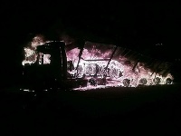 Požiar kamióna na diaľničnom priechode Rajka