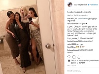 Kourtney Kardashian so svojimi slávnymi sestrami.