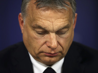 Maďarský premiér Viktor Orbán prichádza na tlačovú konferenciu po predsedníctve Európskej ľudovej strany Maďarský premiér Viktor Orbán prichádza na tlačovú konferenciu po predsedníctve Európskej ľudovej strany