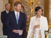 Prvorodené dieťa vojvodkyne Meghan Markle a princa Harryho prišlo na svet v pondelok 6. mája.