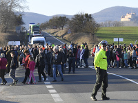 Protestné zhromaždenie na štátnej ceste 1/16 pod Soroškou proti výstavbe splyňovacej elektrárne Protestné zhromaždenie na štátnej ceste 1/16 pod Soroškou proti výstavbe splyňovacej elektrárne