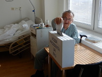 Možnosť voliť využilo v sobotu aj niekoľko pacientov a dve lekárky v nemocnici v Spišskej Novej Vsi.