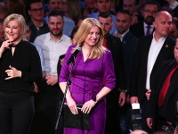 Zuzana Čaputová na pódiu počas ďakovnej reči Zuzana Čaputová na pódiu počas ďakovnej reči