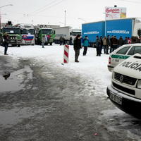 Polícia úplne uzavrela Rožňavskú ulicu