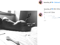 Berenika Kohoutová si v posteli užíva rozkoš s erotickými pomôckami.