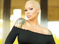 Amber Rose šokovala fanúšikov. Amber Rose šokovala fanúšikov.