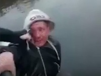 Mladíci sotili muža do rieky, neprežil. Mladíci sotili muža do rieky, neprežil.