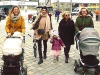 Kristína Tormová, Zuzana Kanócz, Michaela Čobejová a Daniela Šencová sa pravidelne objavovali v seriáli Som mama.