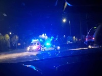 Vlak narazil do auta na železničnom priecestí. Vlak narazil do auta na železničnom priecestí.