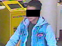 Zachytila ho kamera na bankomate. Zachytila ho kamera na bankomate.