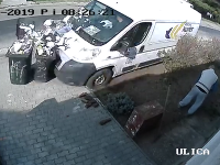 Mužovi, ktorý pokojne okopával záhradku, išlo o život. Mužovi, ktorý pokojne okopával záhradku, išlo o život.