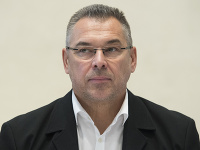 Televízia vložila dôveru v rámci réžie do rúk programového riaditeľa RTVS Mareka Ťapáka.