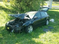 Dopravná nehoda na zjazde z bratislavského Prístavného mosta auto vyletelo z cesty. Dopravná nehoda na zjazde z bratislavského Prístavného mosta auto vyletelo z cesty.