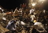 Záchranári v akcii po zemetrasení na Haiti.