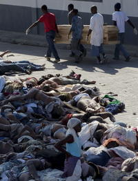 Telá obetí v uliciach mesta Port-Au-Prince