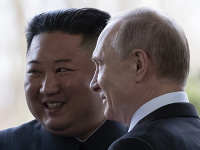 Vladimir Putin pricestoval do Vladivostoku na summit so severokórejským vodcom Kim Čong-unom. Vladimir Putin pricestoval do Vladivostoku na summit so severokórejským vodcom Kim Čong-unom.