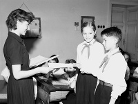 18. júna 1955 koniec školského roka v jednej z tried osemročnej strednej školy s vyučovacím jazykom maďarským v Bratislave.