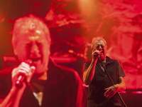 Ian Gillan z Deep Purple aj s ostatnými členmi skupiny zažalovali bývalého účtovníka