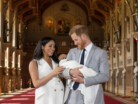 Meghan Markle a princ Harry ukázali prvorodeného synčeka. Meghan Markle a princ Harry ukázali prvorodeného synčeka.