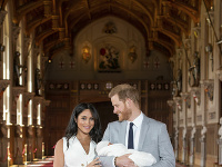 Vojvodkyňa Meghan a jej manžel princ Harry sa tešia z maličkého synčeka, ktorému dali meno Archie. 