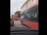 Pre poškodené vedenie nepremávali trolejbusy. Pre poškodené vedenie nepremávali trolejbusy.