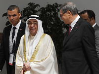 Bahrajnský vicepremiér šejk Mohammad bin Mubarak al-Khalifa Bahrajnský vicepremiér šejk Mohammad bin Mubarak al-Khalifa