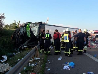 Pri nehode autobusu na diaľnici zahynula žena Pri nehode autobusu na diaľnici zahynula žena