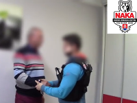 Podnikateľov zadržala NAKA. Podnikateľov zadržala NAKA.