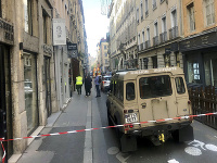 Najmenej sedem ľudí utrpelo zranenia pri výbuchu podozrivého balíka, ku ktorému došlo v centre mesta Lyon. Najmenej sedem ľudí utrpelo zranenia pri výbuchu podozrivého balíka, ku ktorému došlo v centre mesta Lyon.