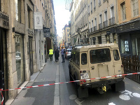 Najmenej sedem ľudí utrpelo zranenia pri výbuchu podozrivého balíka, ku ktorému došlo v centre mesta Lyon.