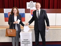 Andrej Kiska s manželkou Martinou odvolili v Poprade.