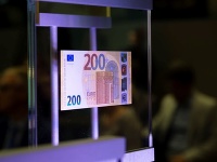 Od 28. mája budú v obehu nové 100- a 200-eurové bankovky.